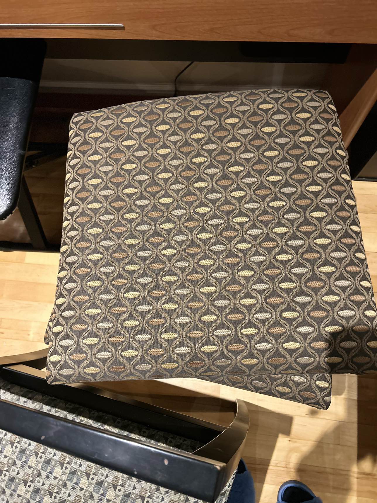 4 Unique chairs Italien designed solid wood fabric upholstery - photo 4