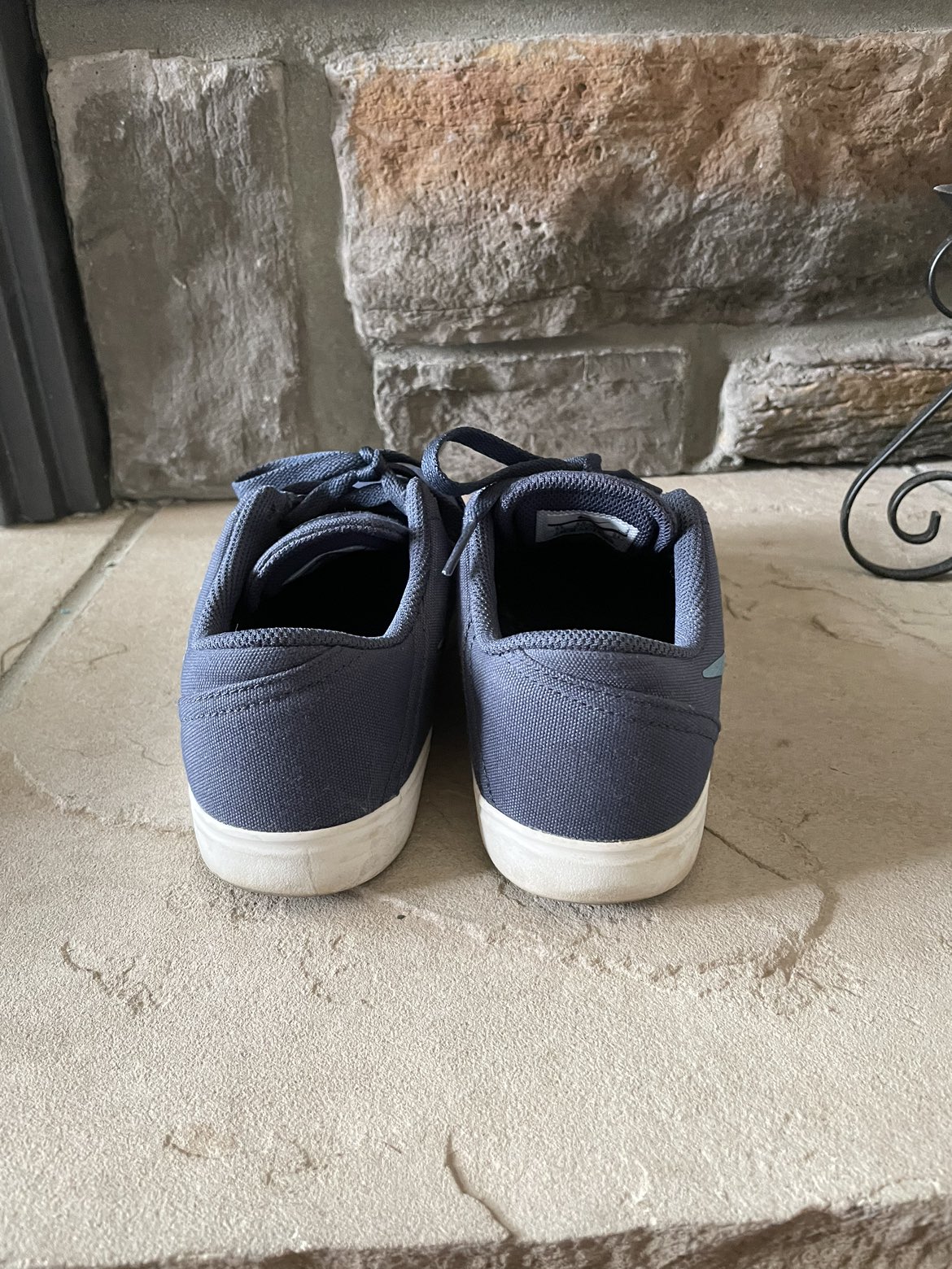 Nike sneakers (Youth/Women) image indicator(4)