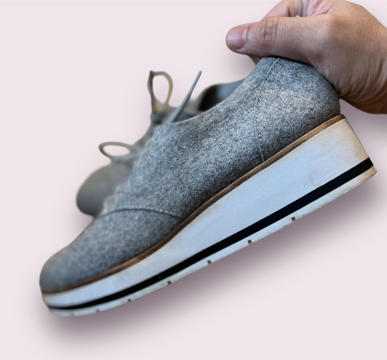 Ellen Degeneres Shoes size 7.5 image indicator(3)