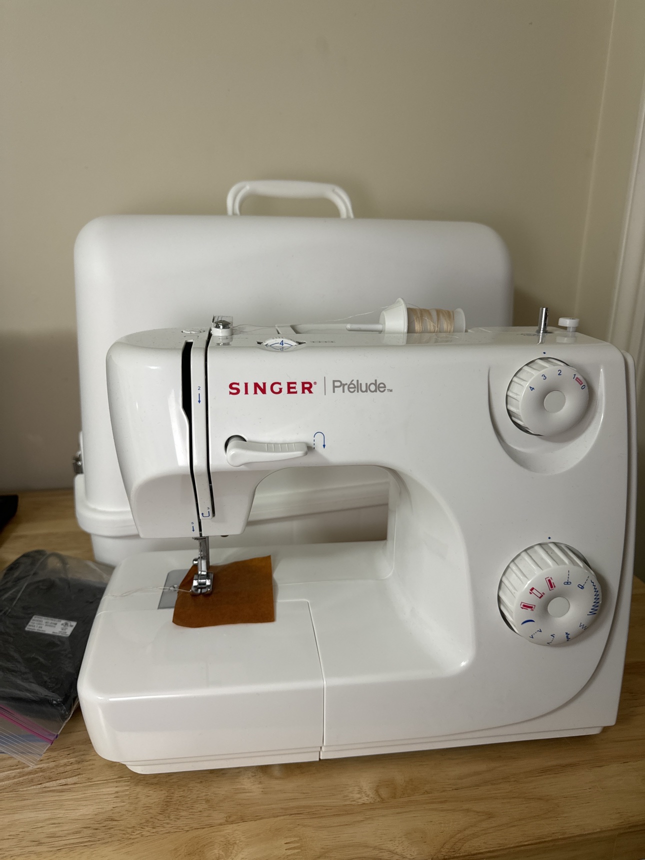Singer Sewing Machine with Carrying box