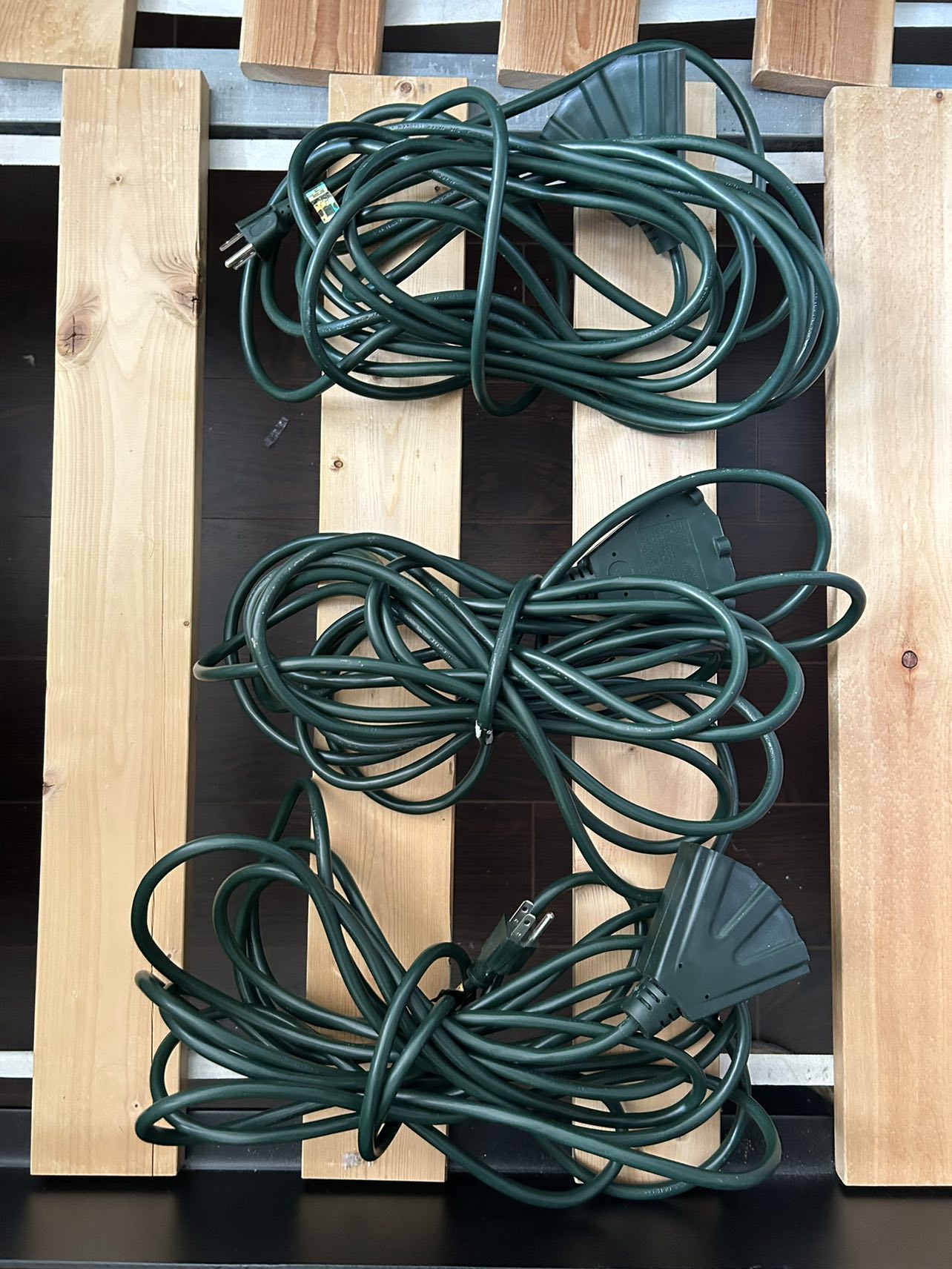 Outdoor extension cords (2) with 3 outlets thumbnail