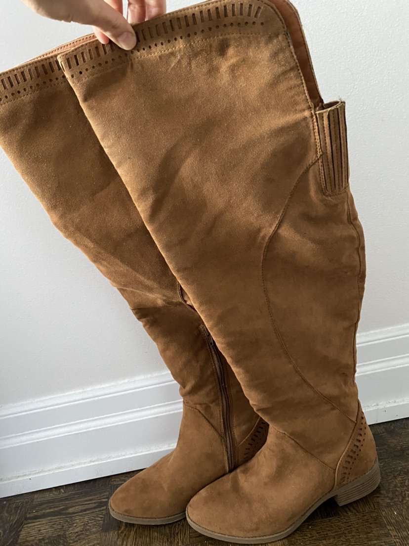 CLOSET CLEAN-OUT: Tan Knee-high Boots  👢 Size 8 thumbnail