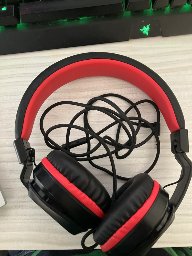 Wired headphones