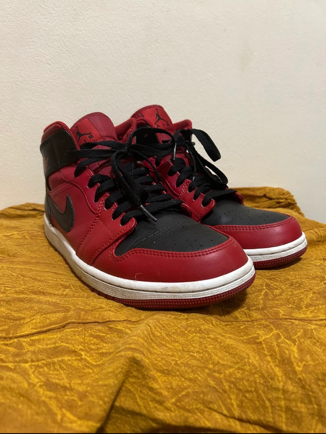Jordan 1 mids reverse bred