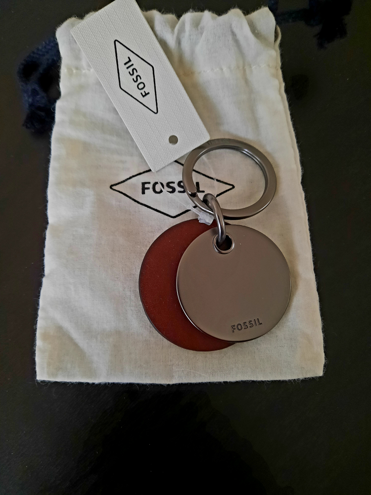(Retail $36) New with tag Fossil keyfob thumbnail