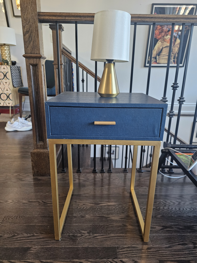 Chic Accent End Table - photo 3