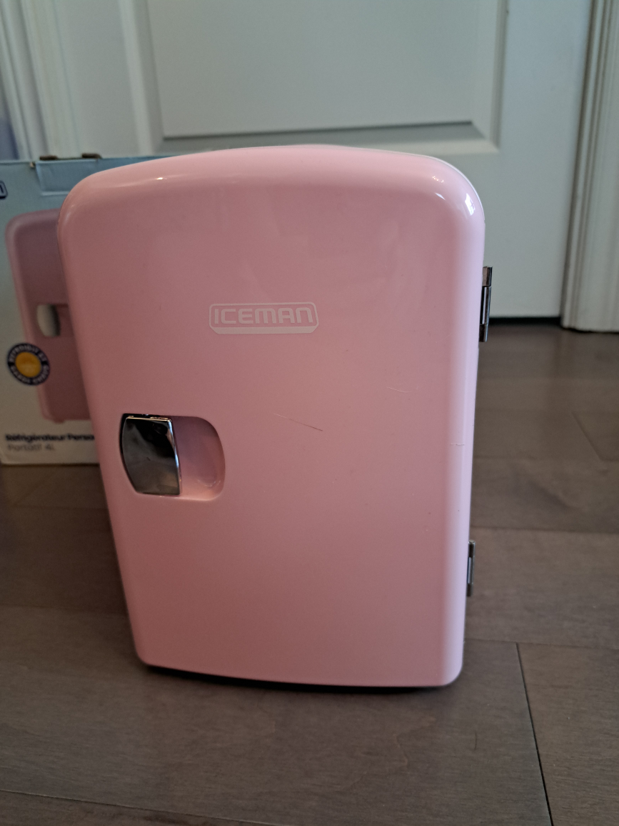 Iceman pink mini fridge - photo 2