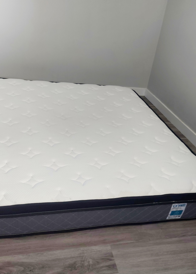 !!BEST DEAL!! Spotless like new Memory foam hybrid mattress thumbnail