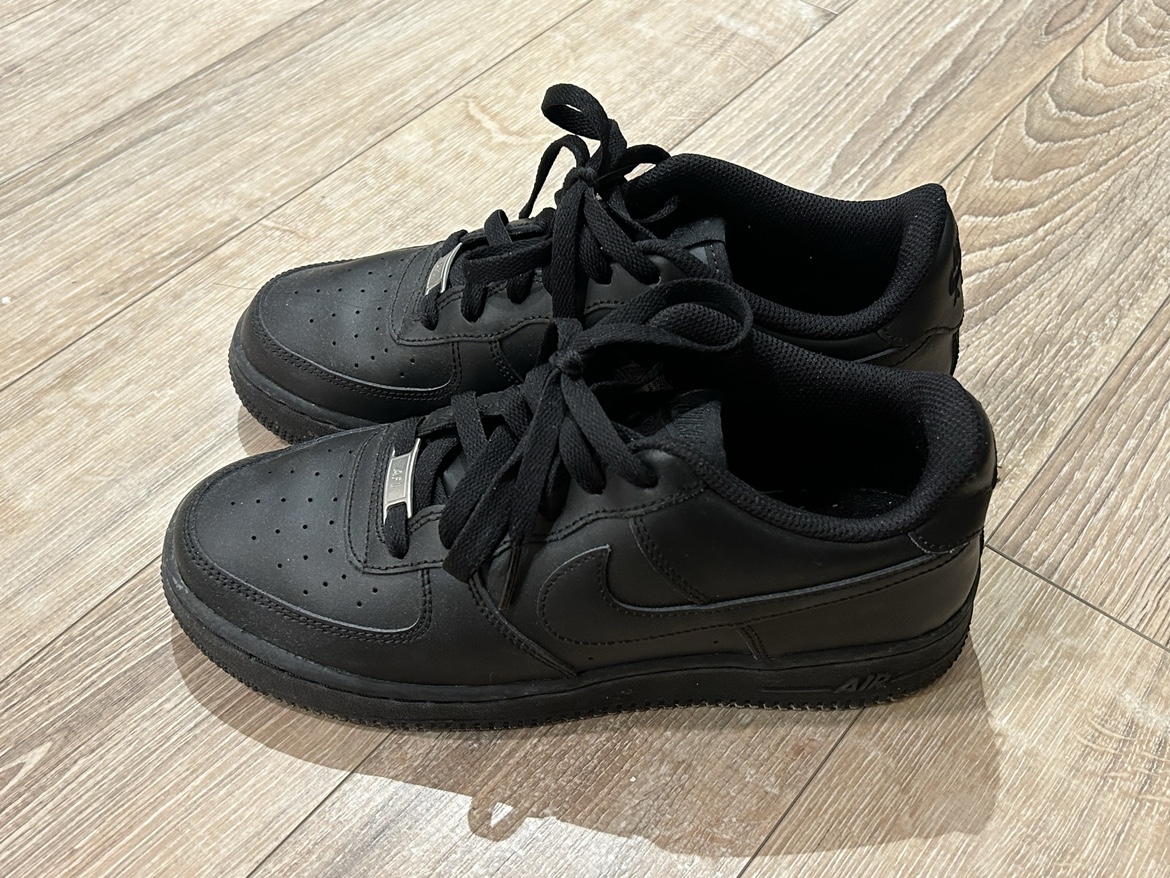 Black Nike Air Force size 6.5