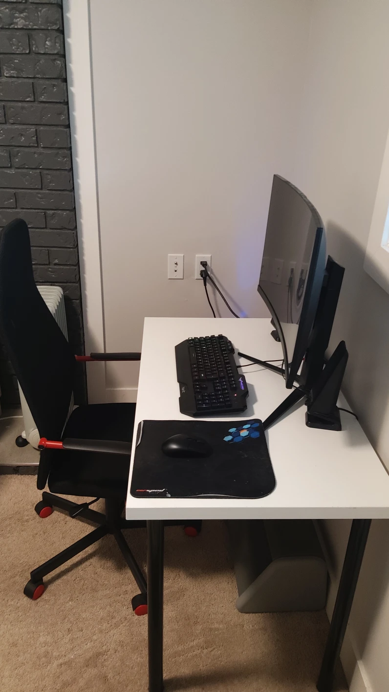 Desk + 2 Chairs