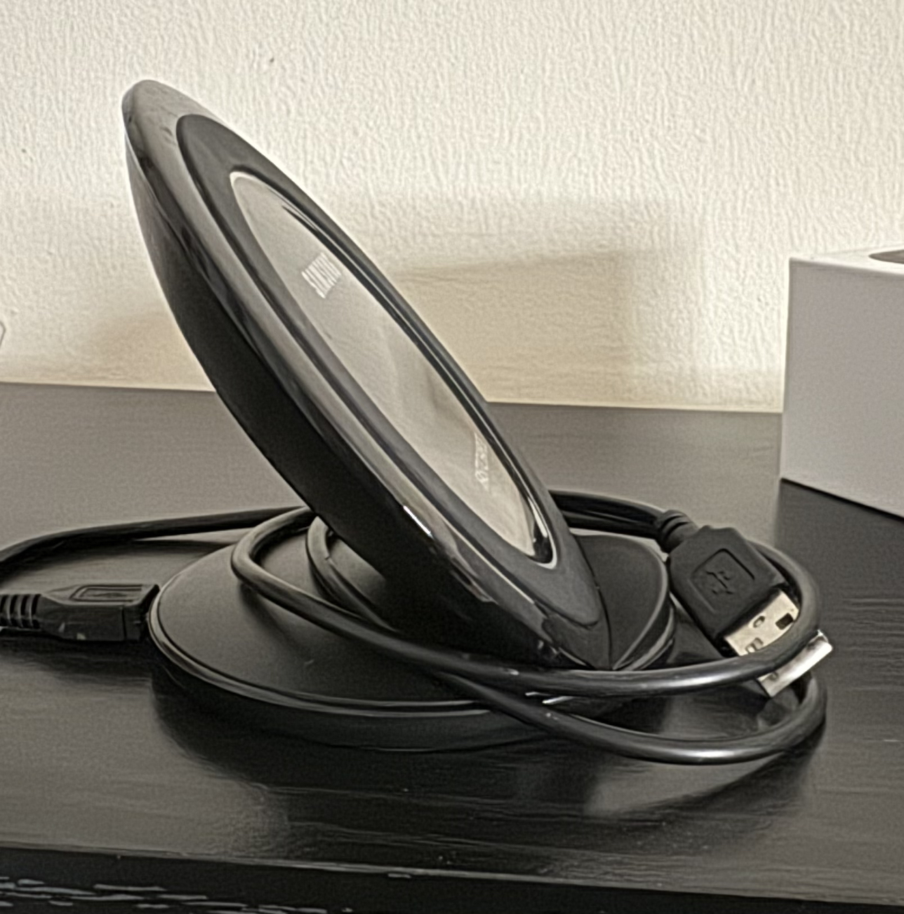 Samsung Qi Certified Fast Charge Wireless Charging Pad + Stand - photo 2