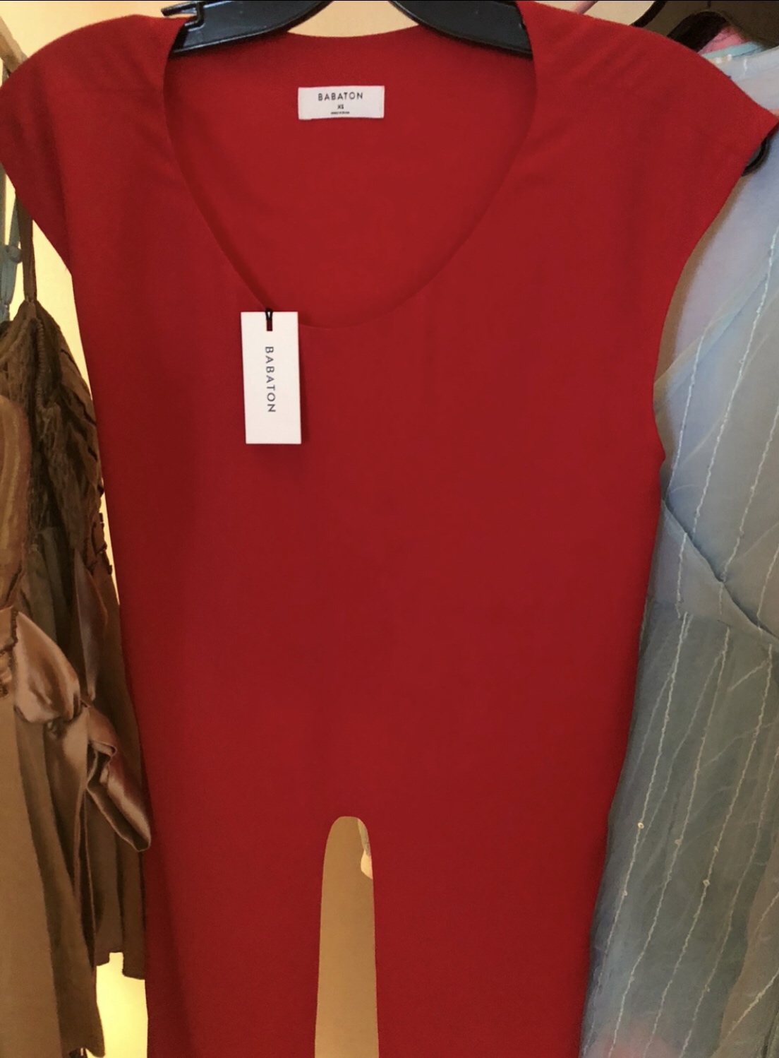 New and Like New Tops image indicator(4)