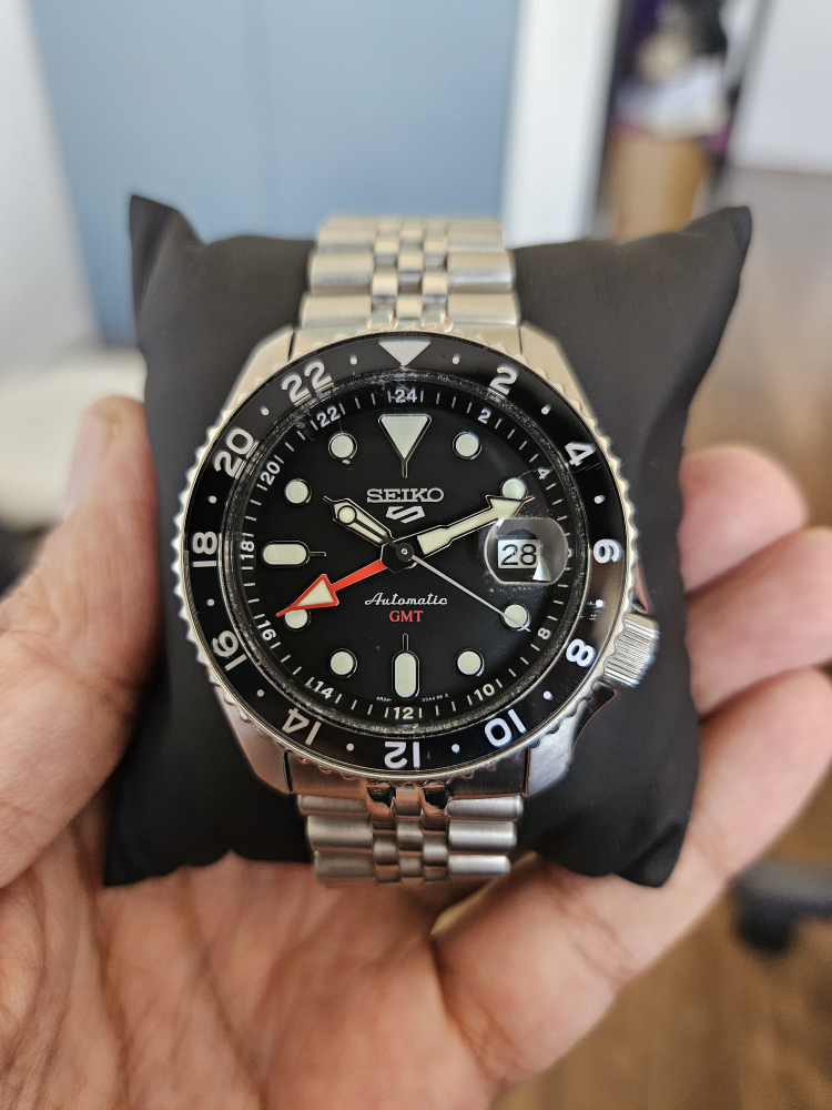 SEIKO 5 GMT AUTOMATIC [SSK001] (BARELY USED WITH BOX AND PAPERS)