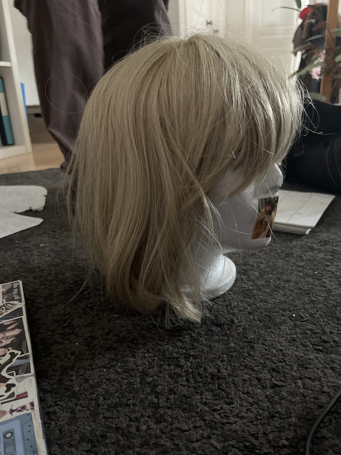 Blonde bob with bang wig image indicator(2)