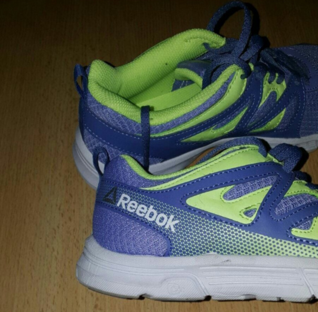 Reebok girl's sneaker image indicator(2)