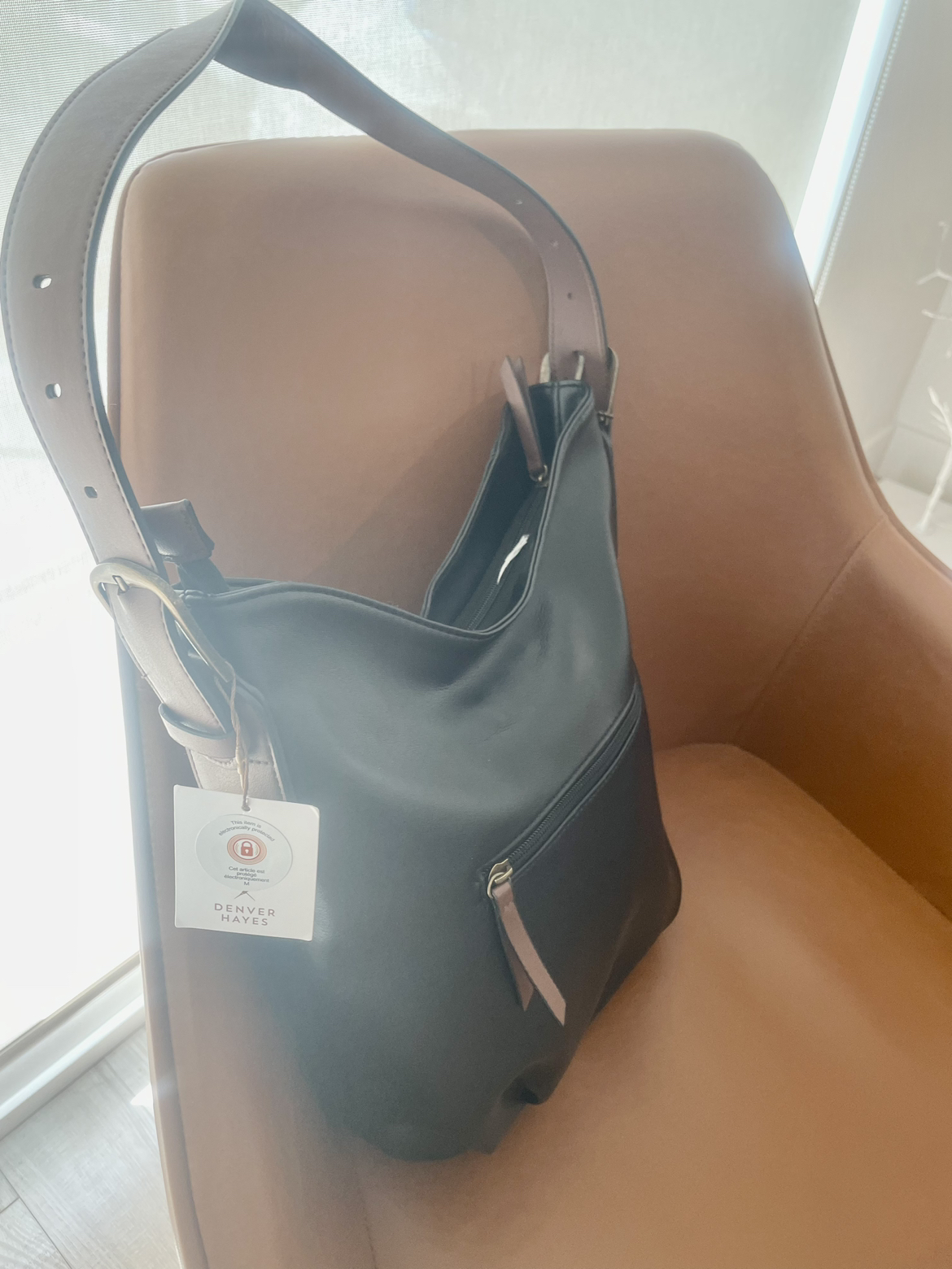 Brand new Denver Hayes Handbag with Contrast Strap image indicator(8)