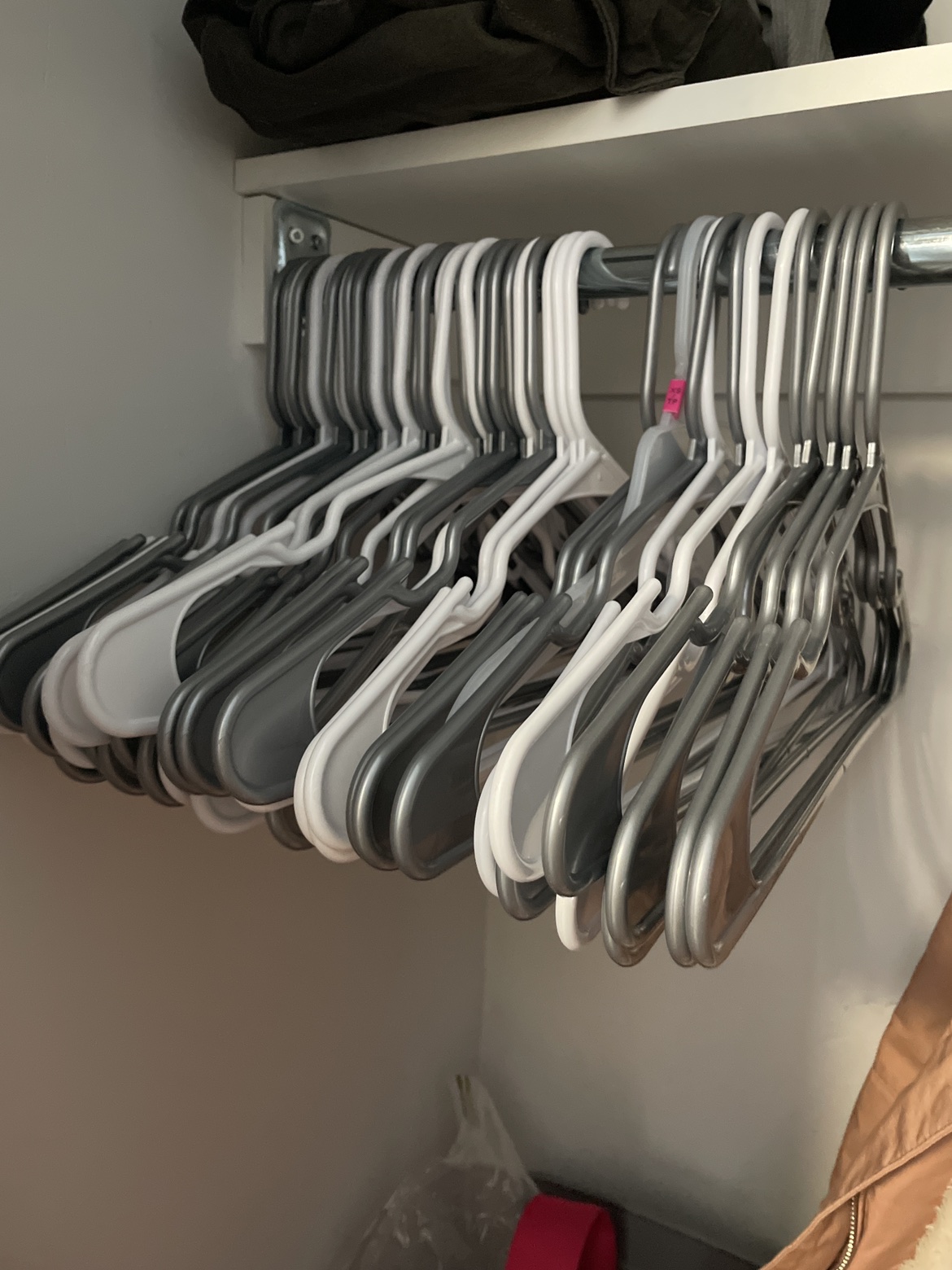 Clothes hanger like new FREE thumbnail
