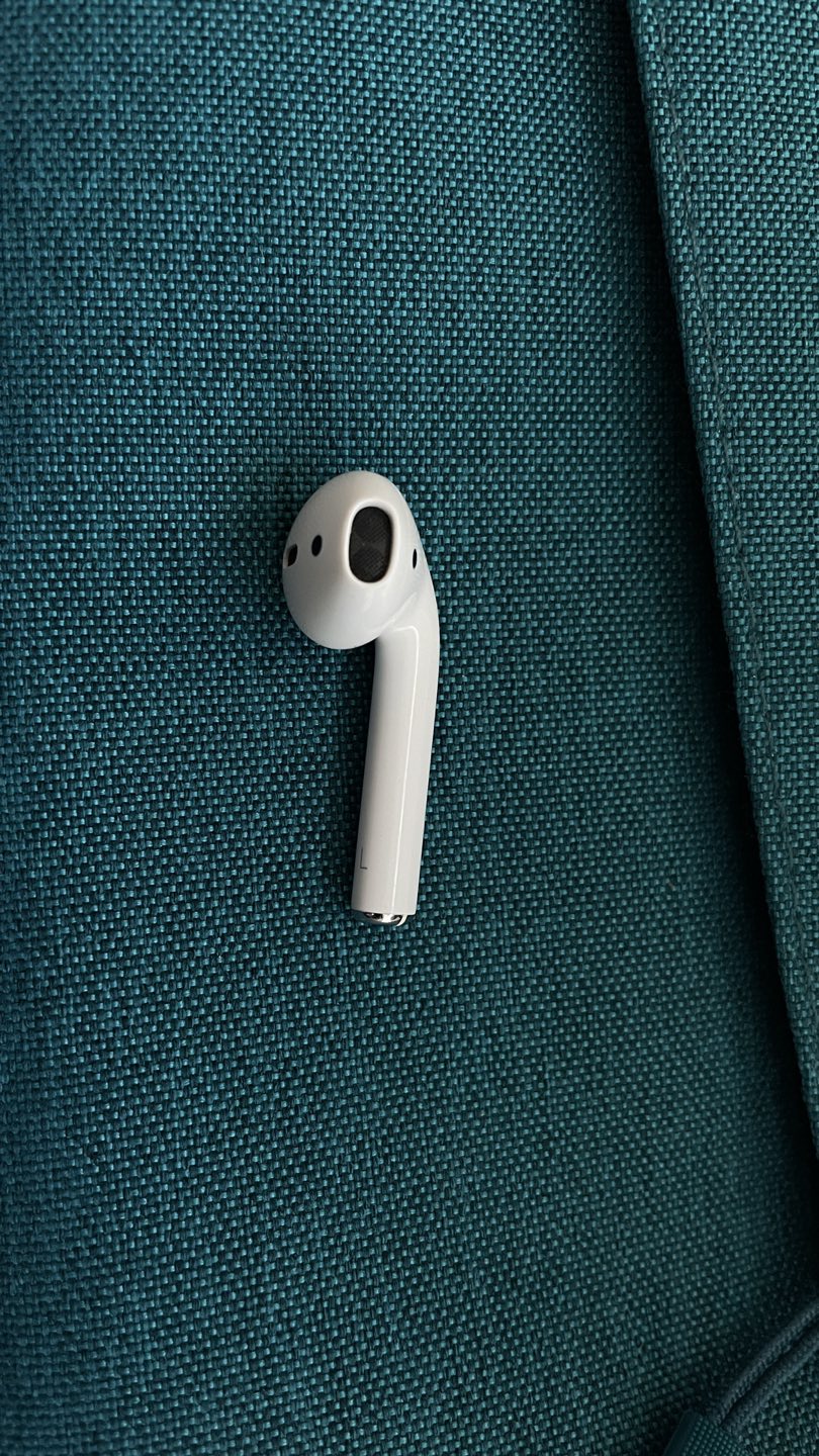 Apple left airpod thumbnail