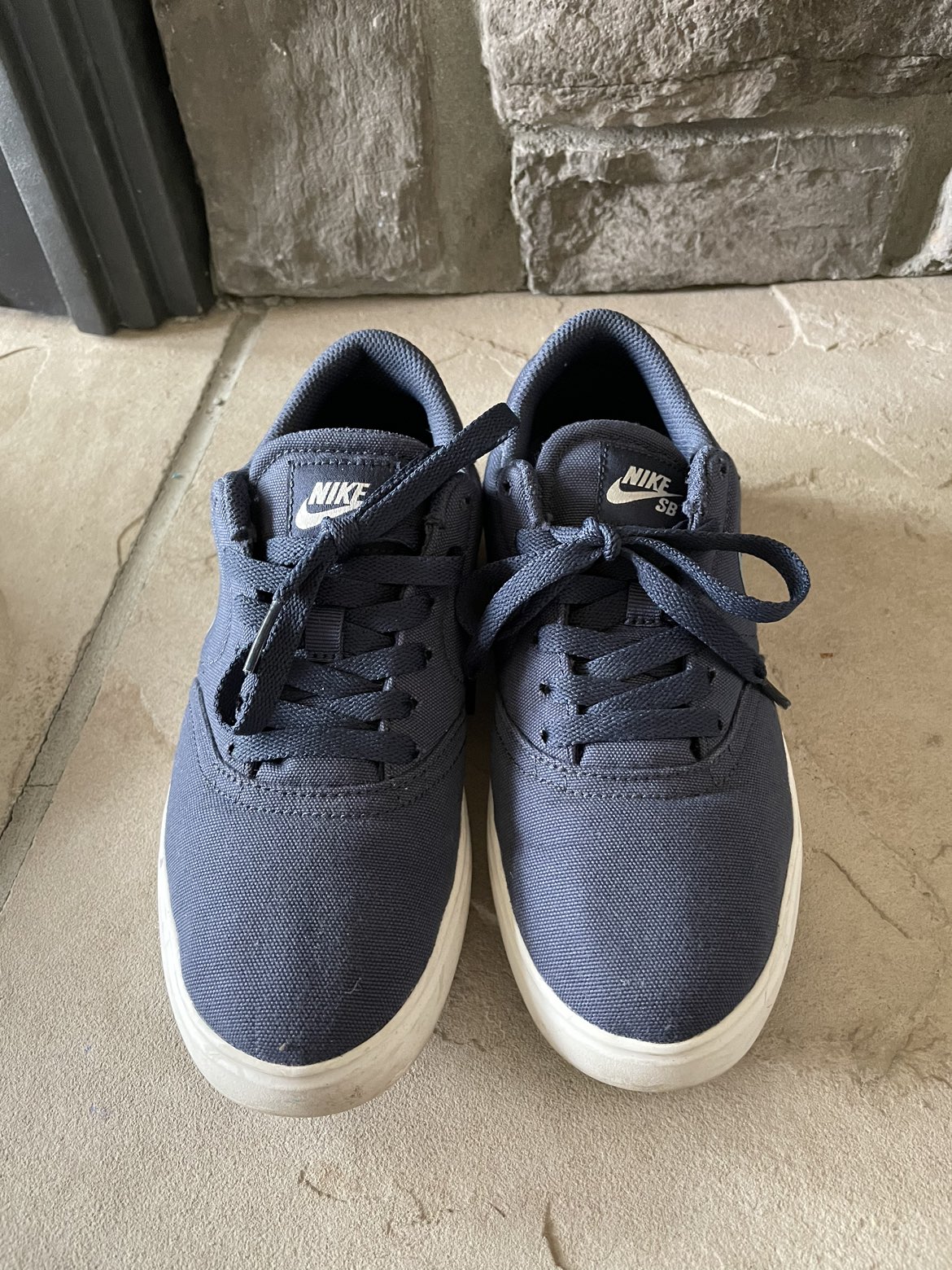 Nike sneakers (Youth/Women) image indicator(3)