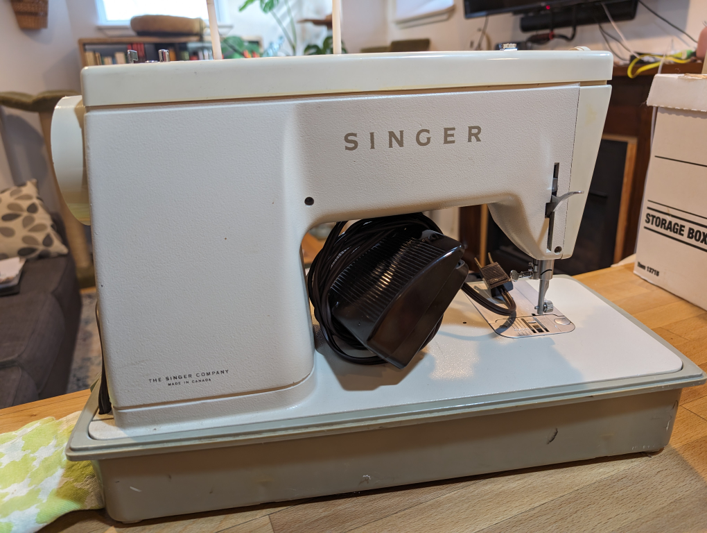 [pending] 1970s Singer Stylist Sewing Machine image indicator(2)