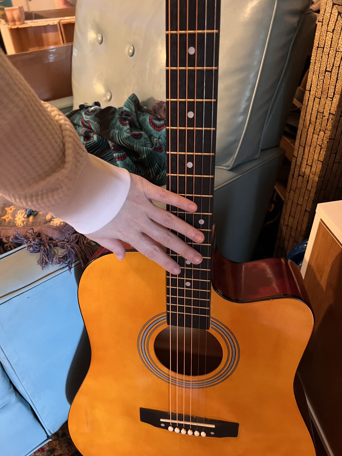 Full Size Acoustic Guitar - great for beginners. - photo 4