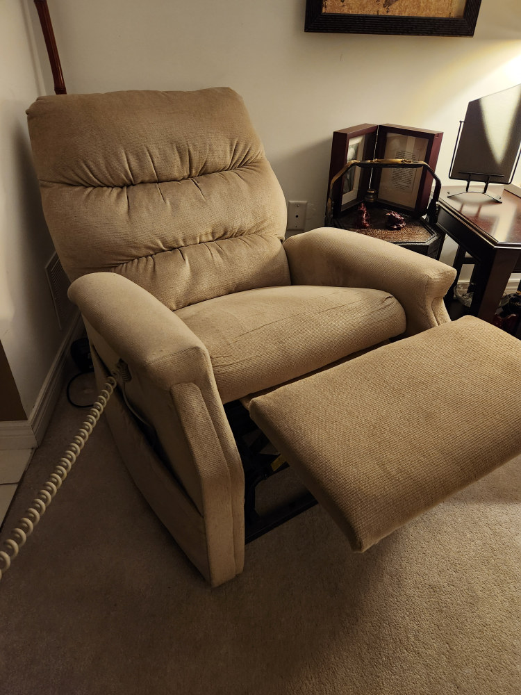 Power Lift Recliner - photo 2