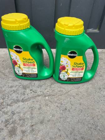 2 x Miracle-Gro Shake N Feed All Purpose Plant Food - 2.04kg thumbnail