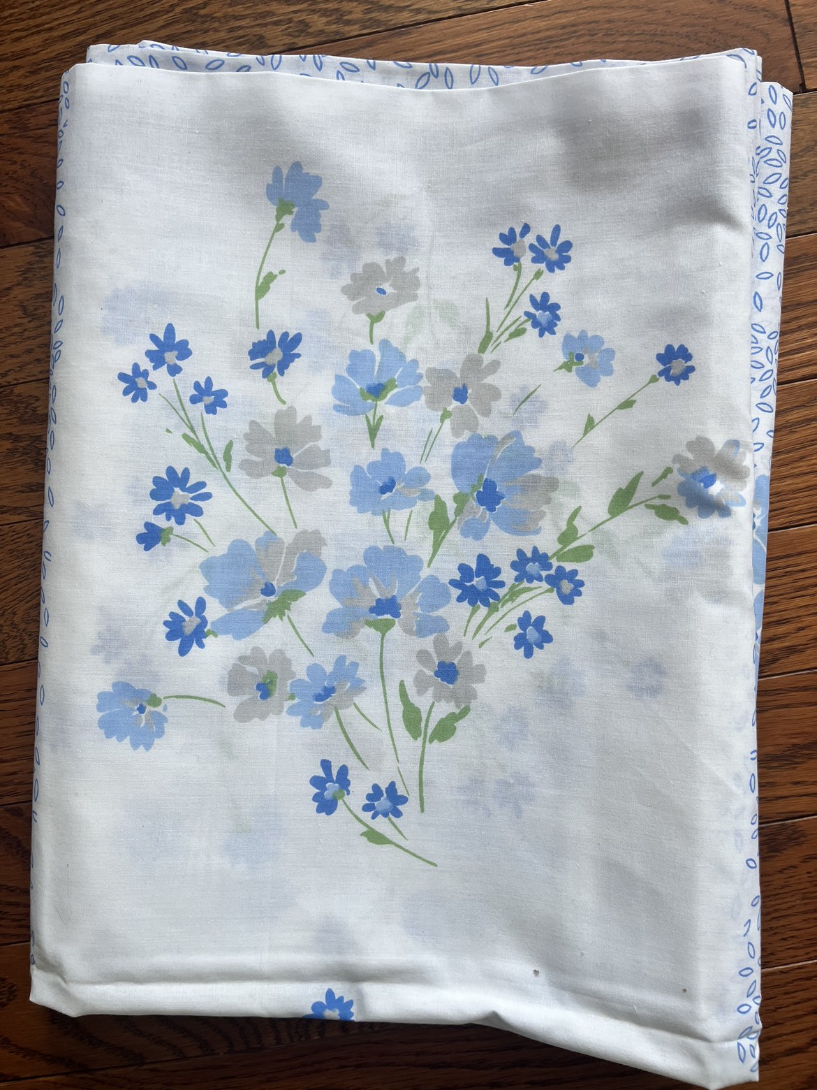 NEW 2 Tablecloths & 7 Napkins Matching Set - $20 for all