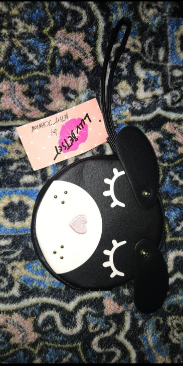 Betsey wristlet #Freeiteam🧡 thumbnail