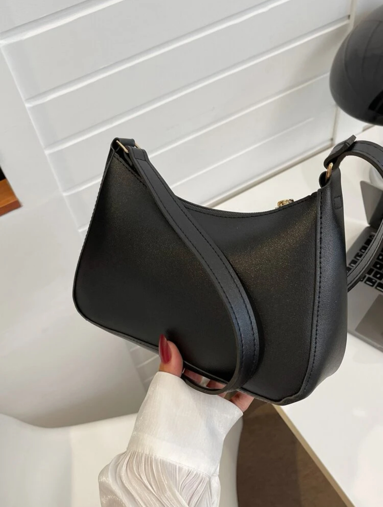 4pcs Faux Pearl Pendant Choker and Mini Minimalist Baguette Bag image indicator(4)