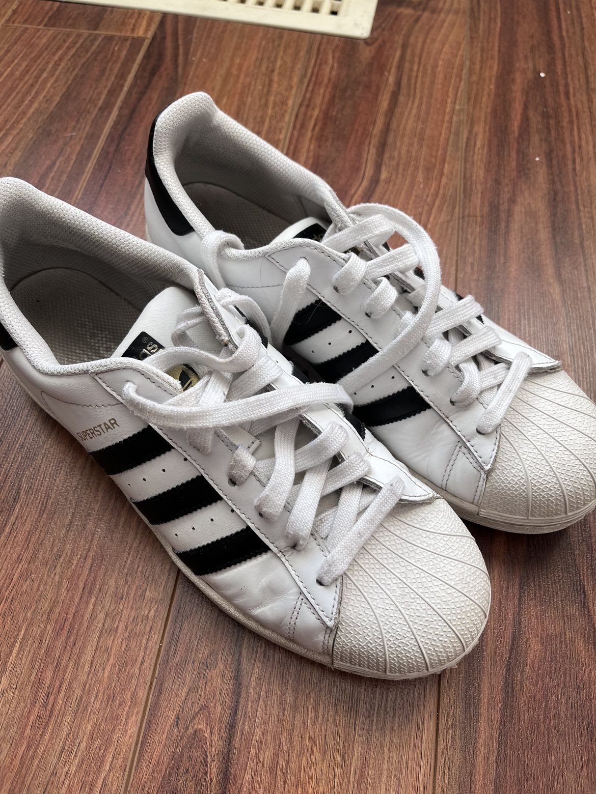 Adidas superstar thumbnail