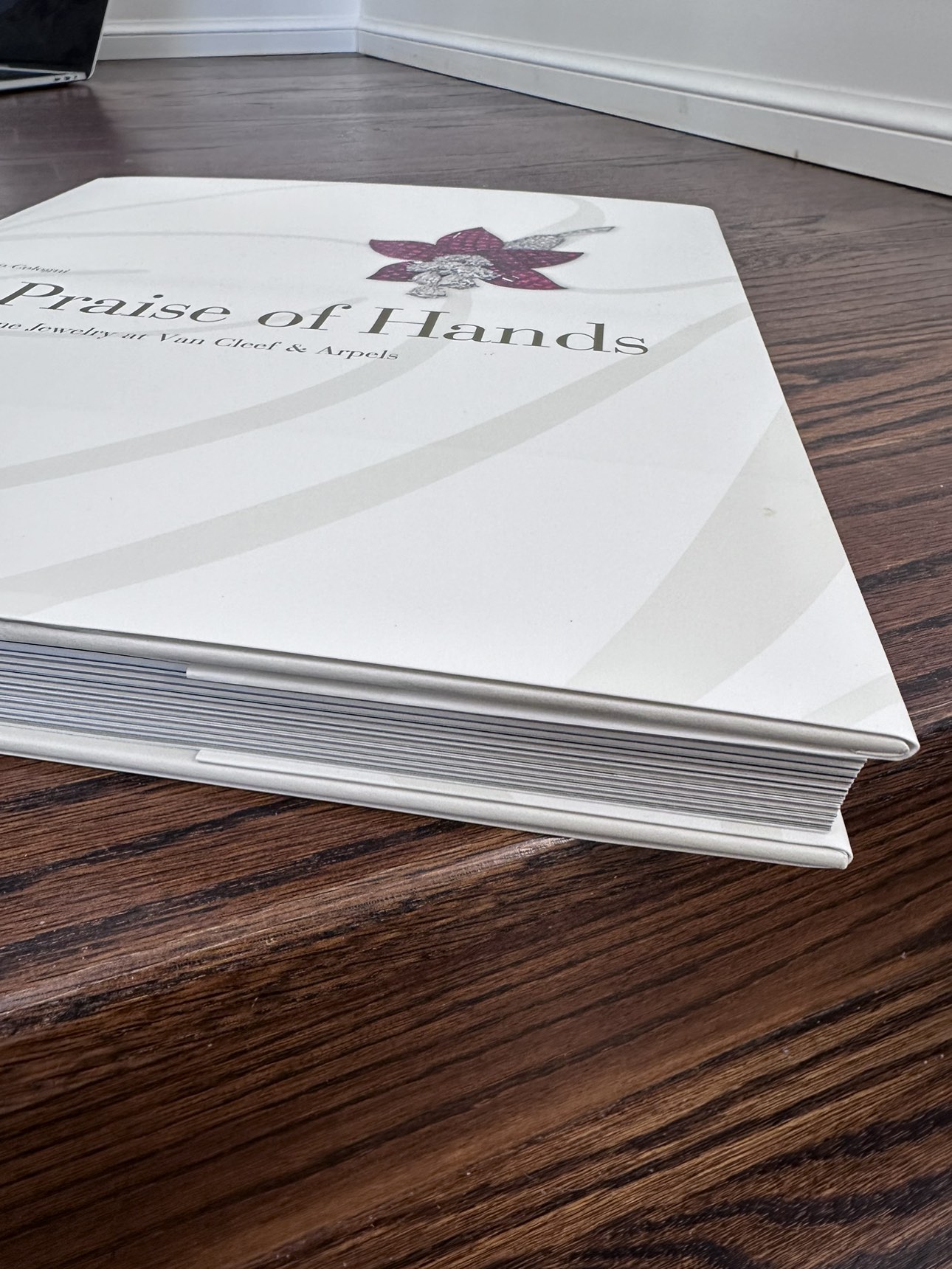 Brand new Van Cleef coffee table book image indicator(3)