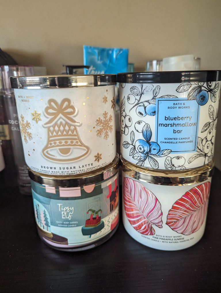 4 Bath and body works 3-wick candles. thumbnail