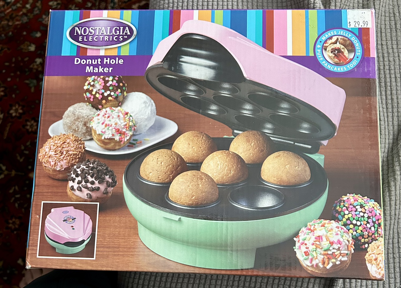 Cake pop donut hole maker by nostalgia electrics EASY , QUICK , - photo 2