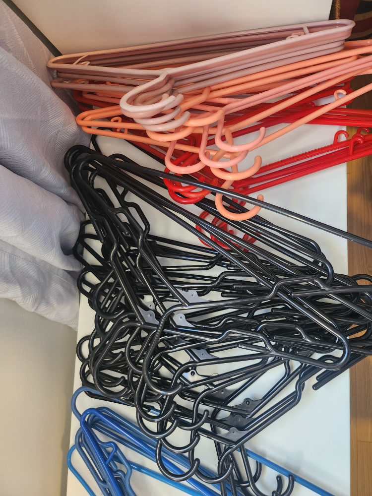 80 Plastic Hangers 🥕 image indicator(3)