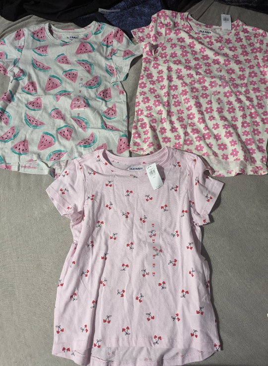 🥕    FREE !!! 3 beautiful shirts size 8