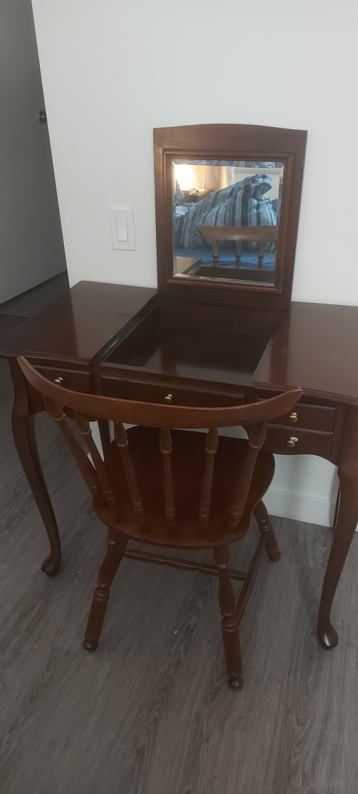 dressing table with chare - photo 2