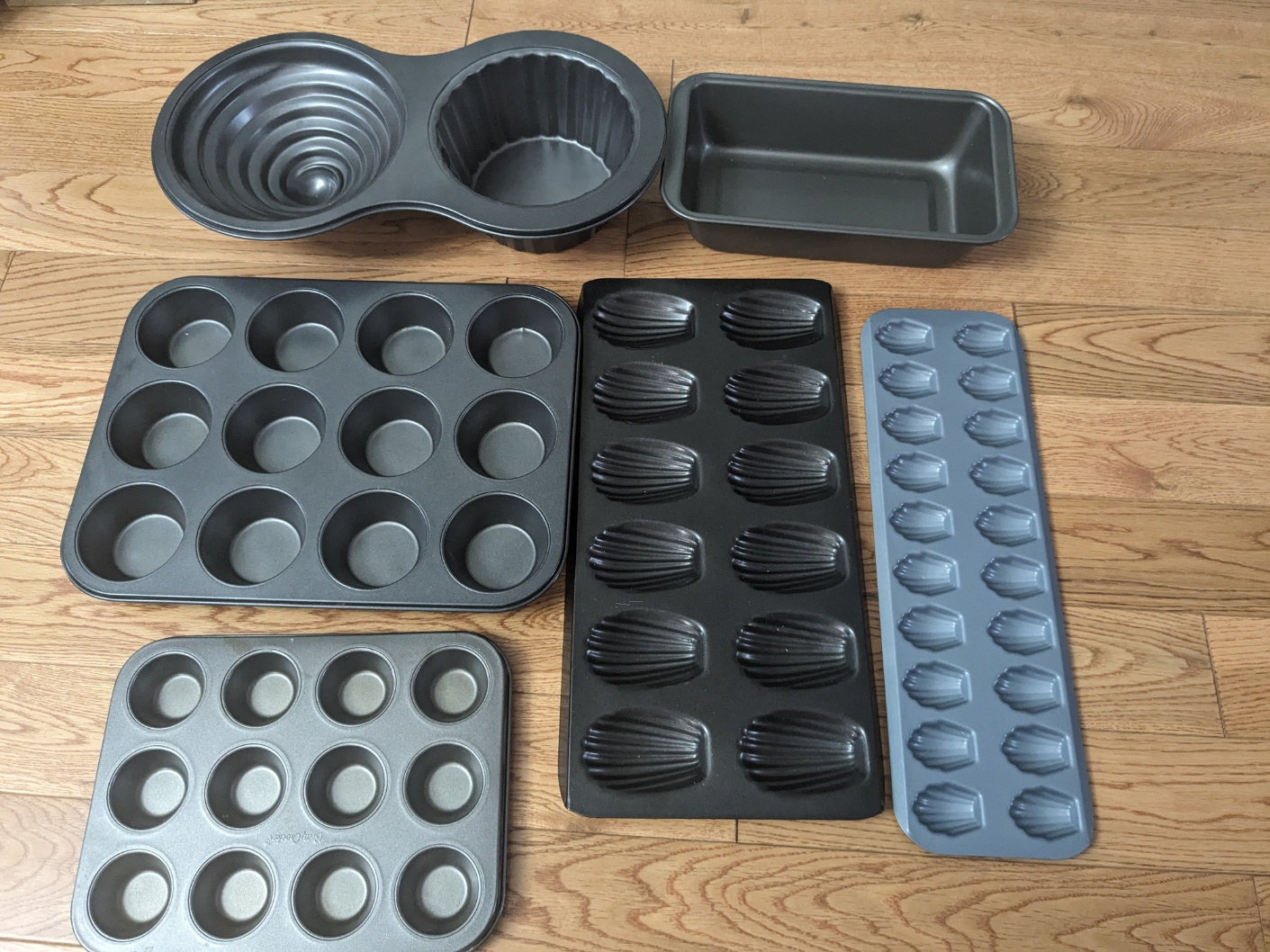 Baking pans (muffin and madeleine)