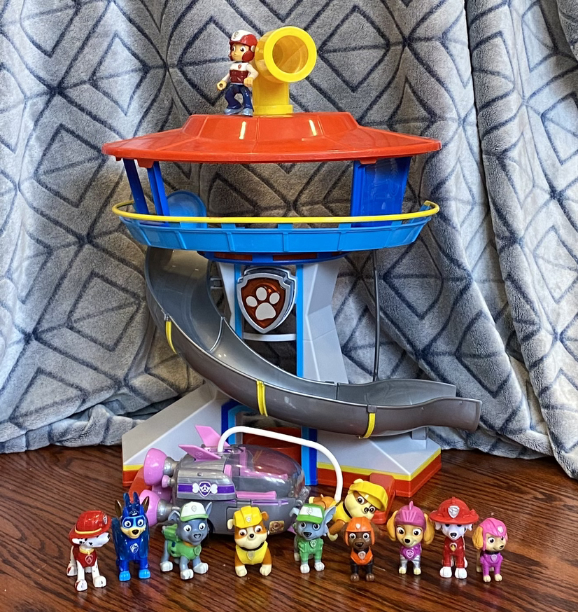 Paw patrol tower with one car and 11 figures