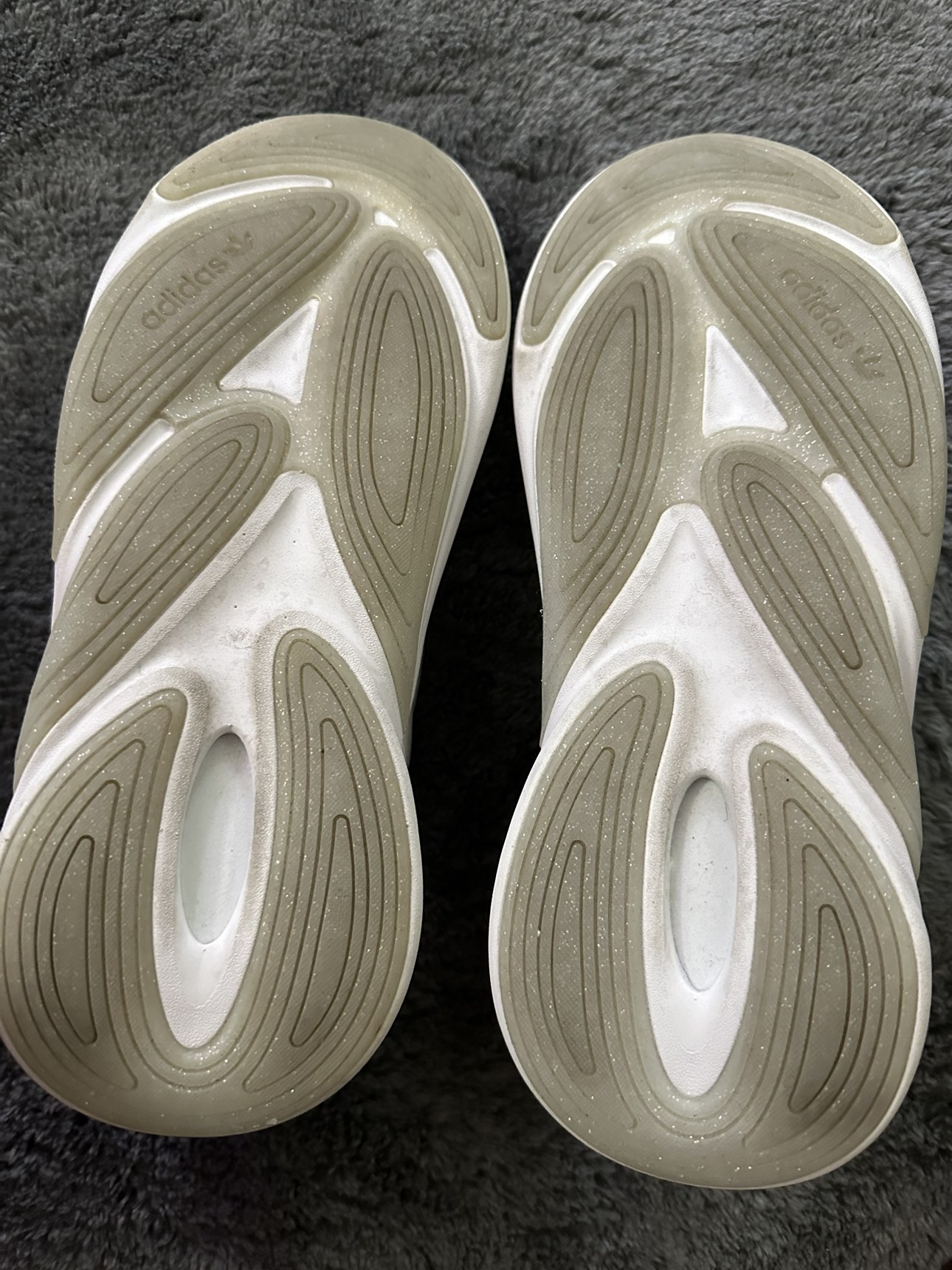Adidas Ozelea, 9 Womens - photo 4