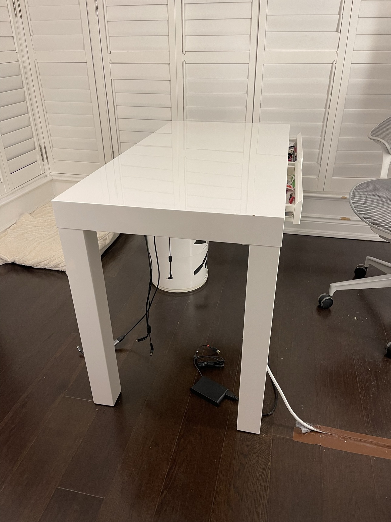 White Lacquer Desk thumbnail