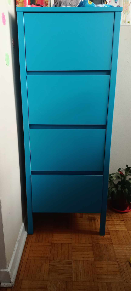 Blue drawer closet