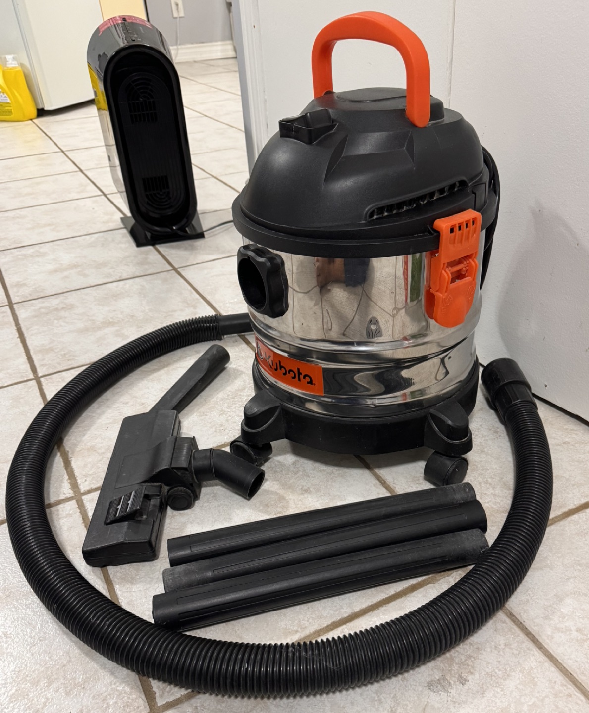 Moving Sale! - Kubota Heavy duty shop vacuum cleaner - photo 5