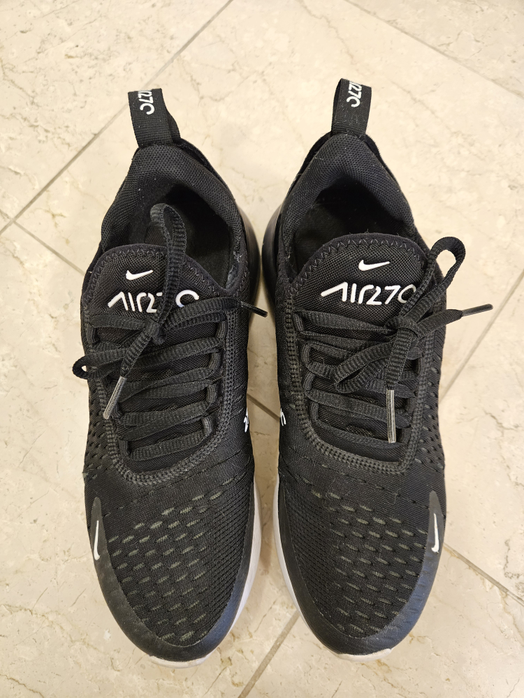 Nike Air 270 (women's 7.5) thumbnail