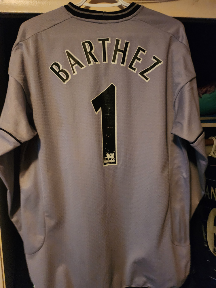 Manchester United Umbro England soccer jersey image indicator(2)