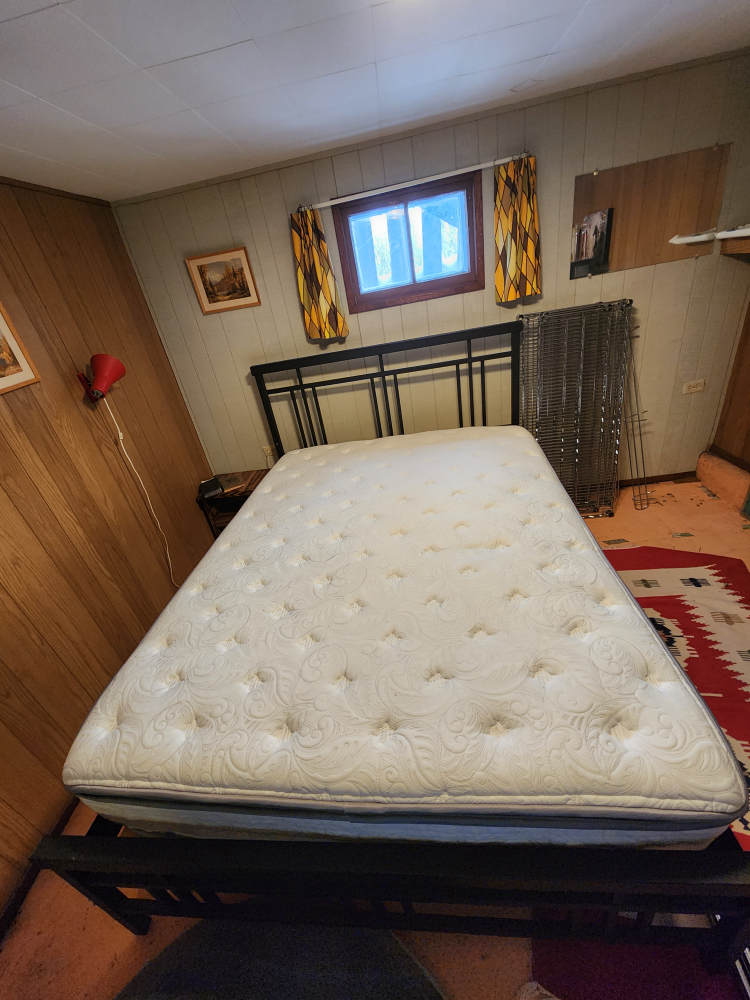 Queen bed and modern metal bedframe - photo 2