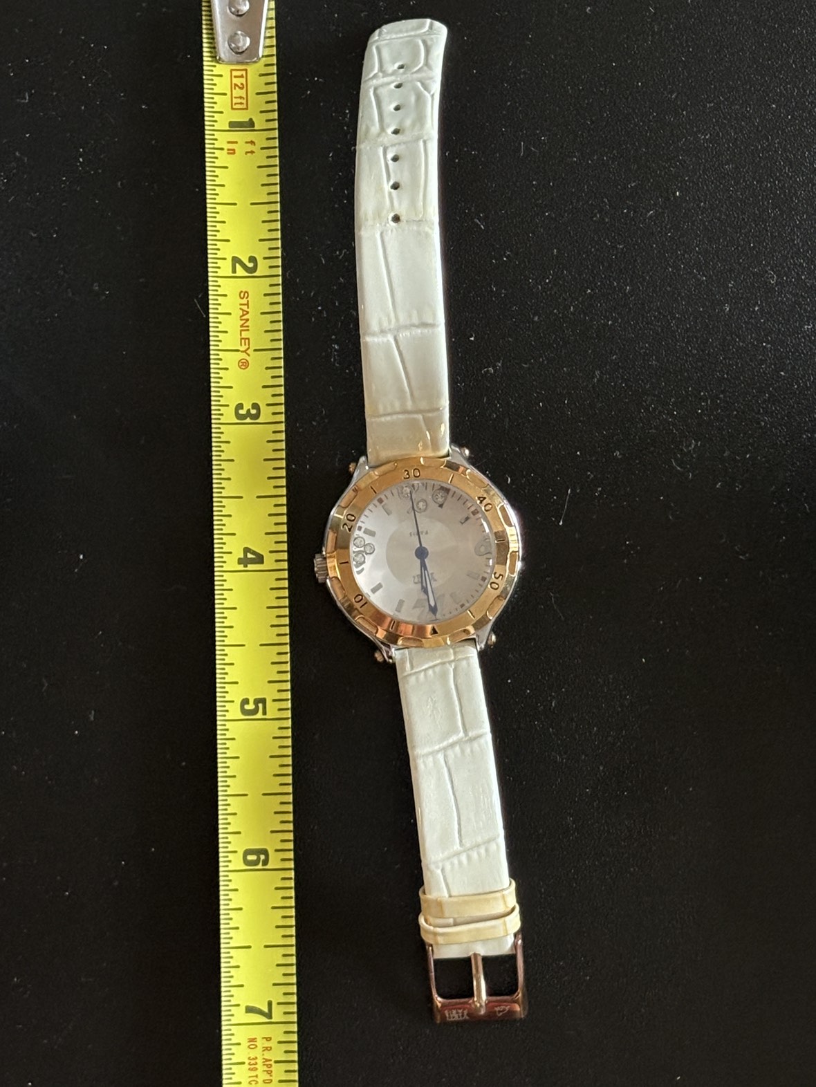 Yien Paris ladies wrist watch. New but needs battery image indicator(3)