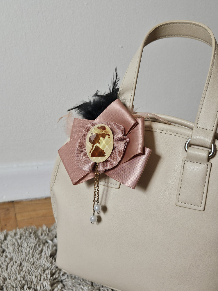 Beautiful Beige Handbag thumbnail