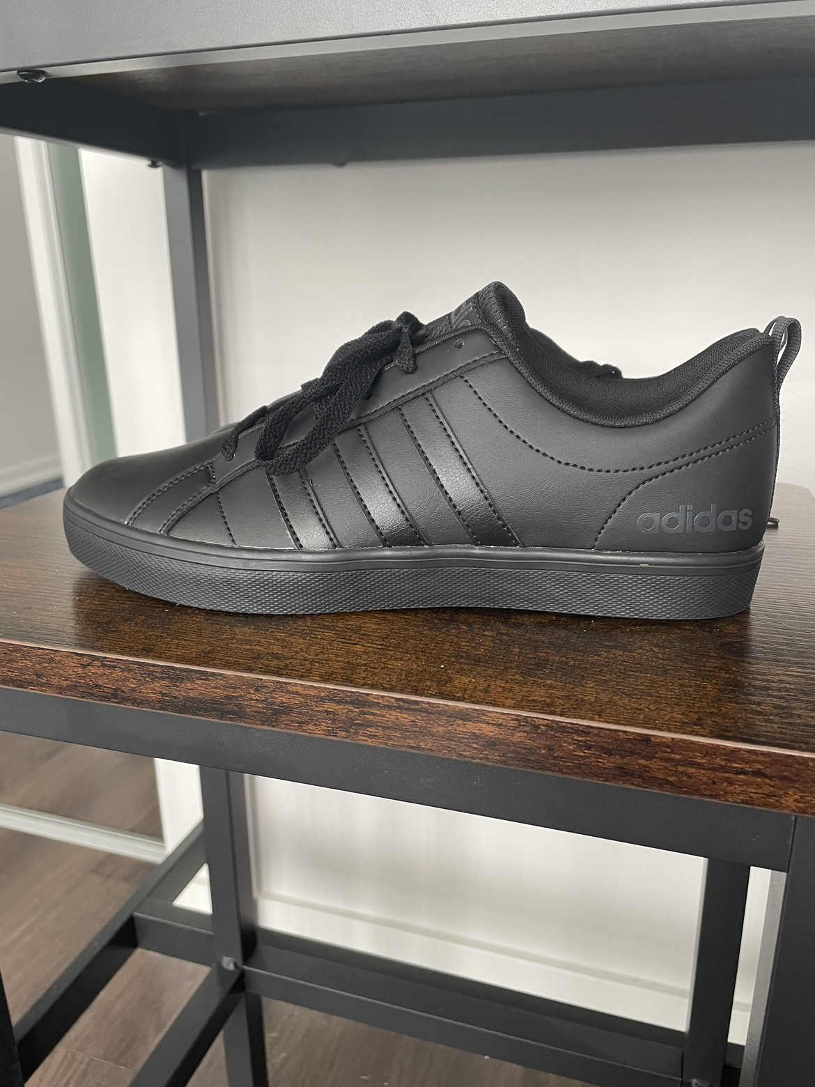 Women’s Adidas Trainers- Size 9.5 US - photo 2