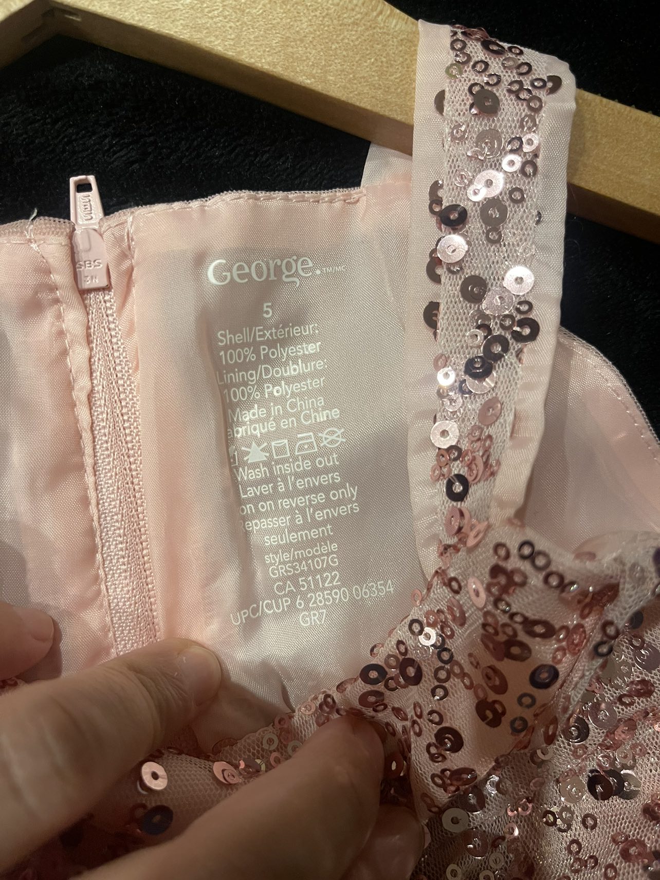 Beautiful pink dress for toddlers - photo 3
